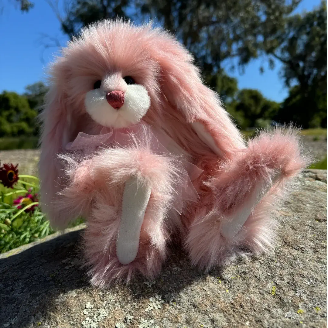 Hanami_Bunny_in_nature